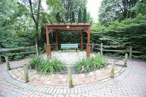 photo of a covered bench at the zoo.